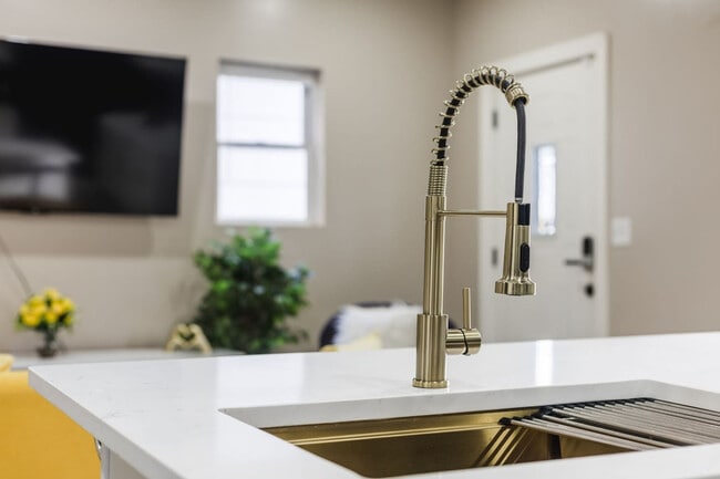 Building Photo - 1523 S East St