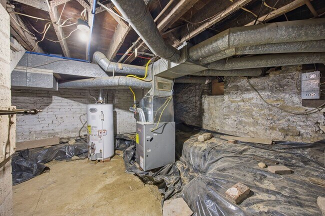 Building Photo - 616 Lillian St