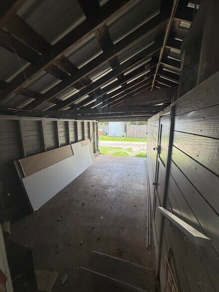 Parking Garage - 823 Rittiner Dr