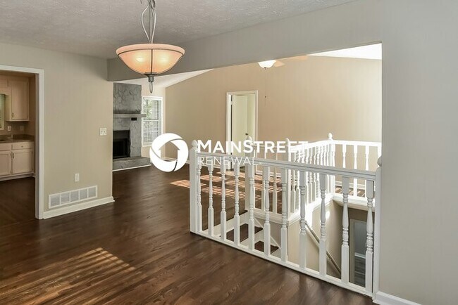 Building Photo - 4 Bedroom Pet-Friendly Home in Douglasville, GA with Main Street Renewal