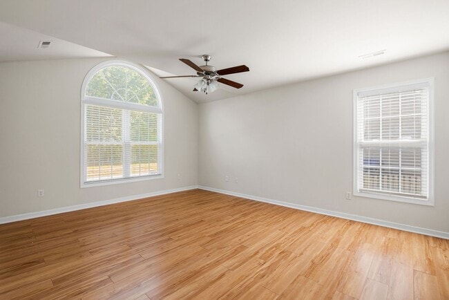Building Photo - Recently Renovated 3 Bedroom Home in North...