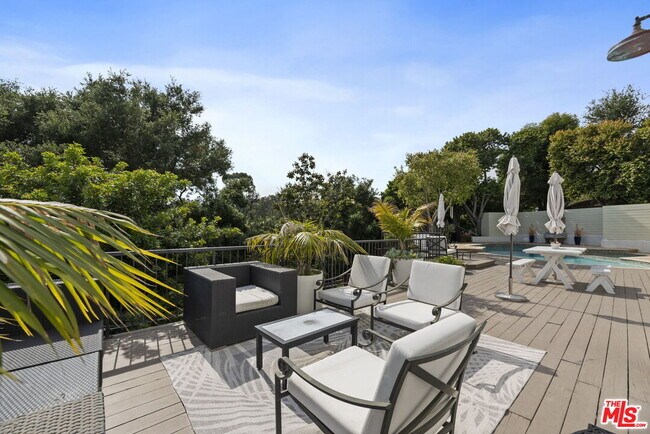 Building Photo - 641 Walther Way