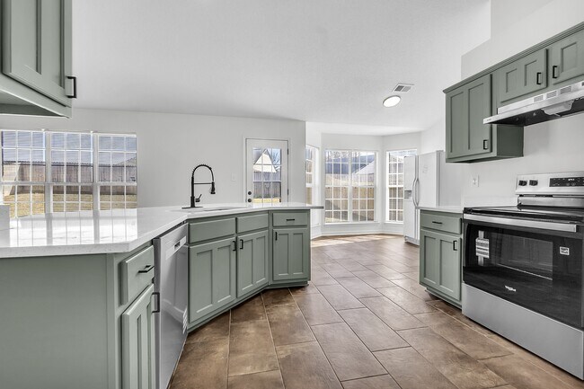 Building Photo - 8334 Manhatten Dr