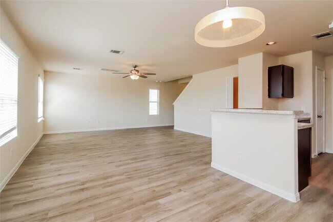 Building Photo - 4246 Silver Ranch Rd