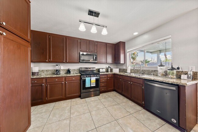 Building Photo - Fully furnished gorgeous Silverado Ranch home!