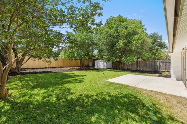 Building Photo - 1111 Spearson Ln