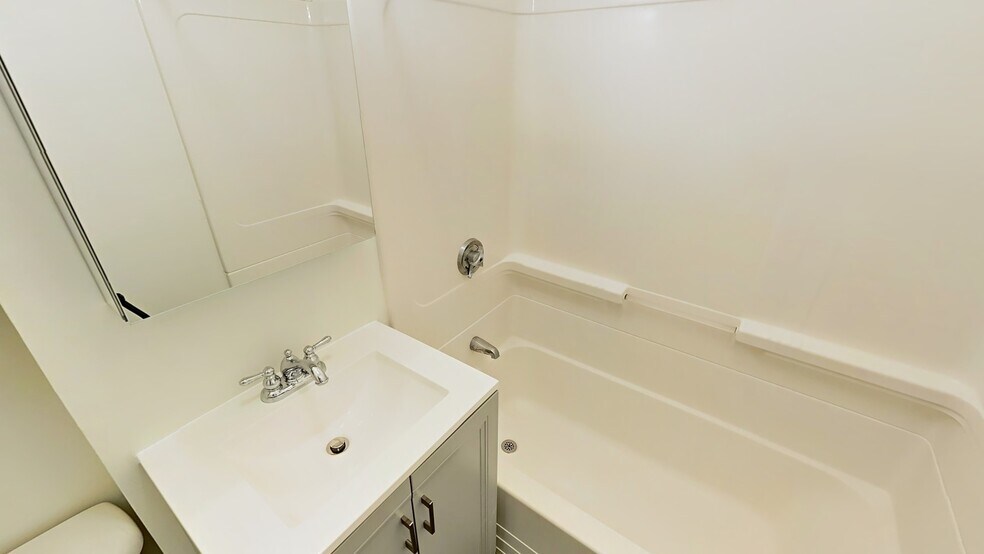 Building Photo - 623 Columbus Ave