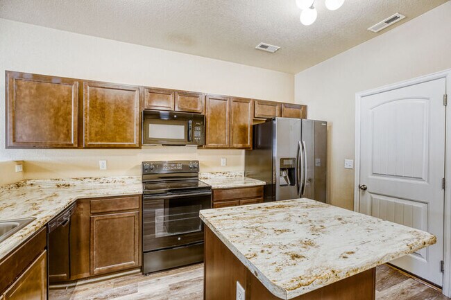 Building Photo - 1829 Final View Aly