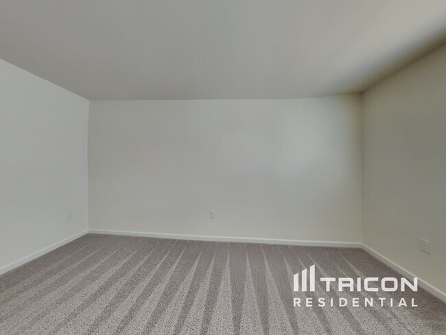 Building Photo - 1056 Large Poppy Dr
