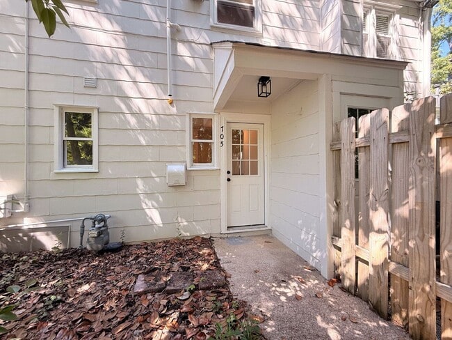 Building Photo - 707 Wade Ave