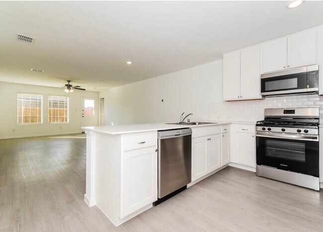 Building Photo - 1407 Merlin Blf St