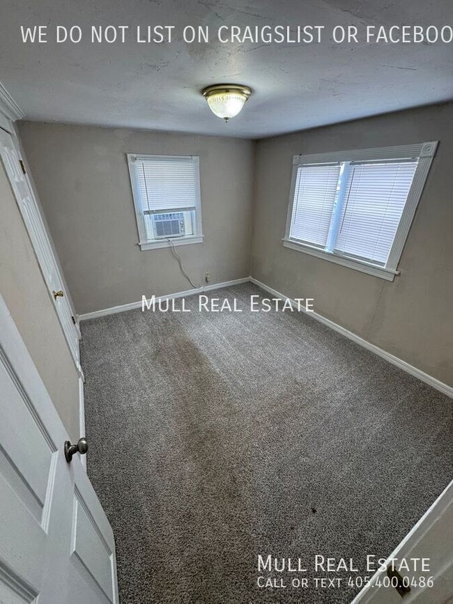 Building Photo - 6908 1/2 NW 42nd Street-Upstairs