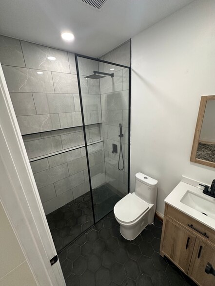 Primary Photo - 170 Penn Way