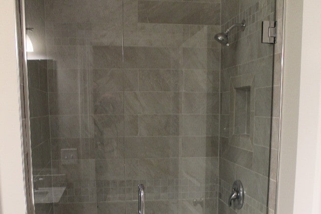 Guest Bath - 4623 6th Ave