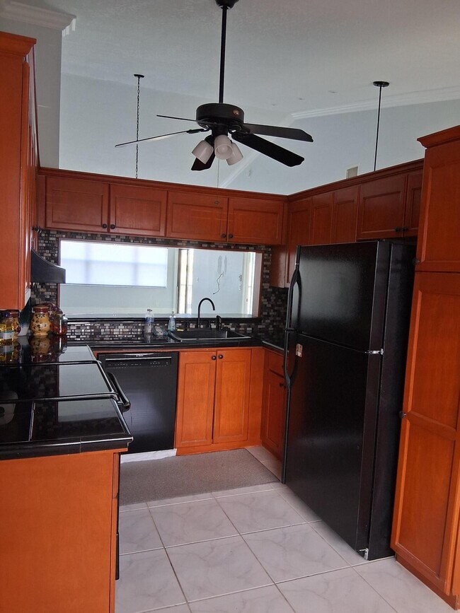 Building Photo - 7590 Tahiti Ln