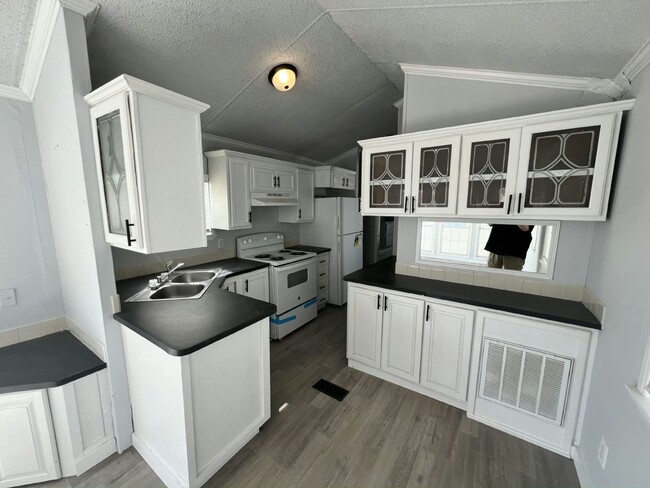 Building Photo - 1117 Chicago Bulls St