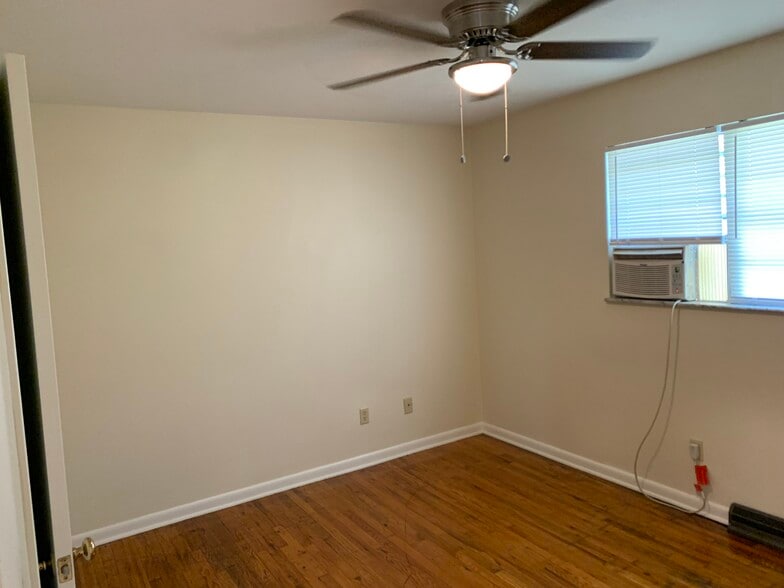 Bedroom - 2519 Parkwood Ave