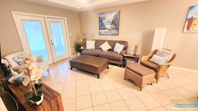 Building Photo - 9 Doral Dr