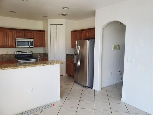 Building Photo - 2635 SW 84th Ter