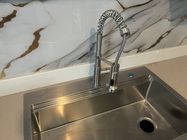 Building Photo - 2768 Hamilton Cir