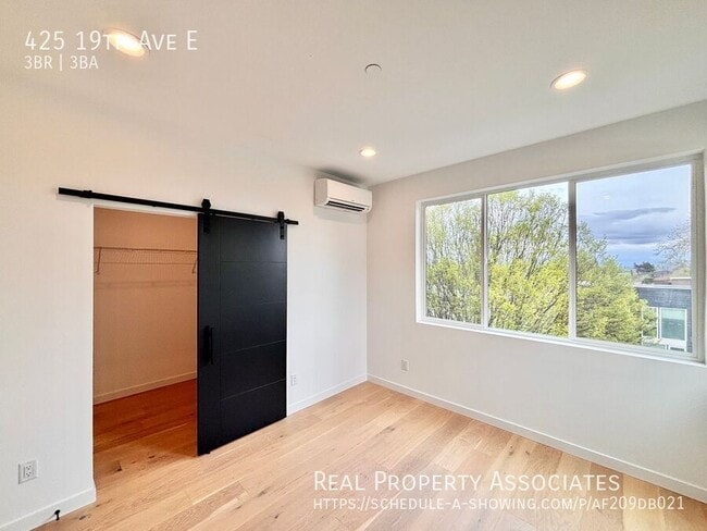 Building Photo - 425 19th Ave E