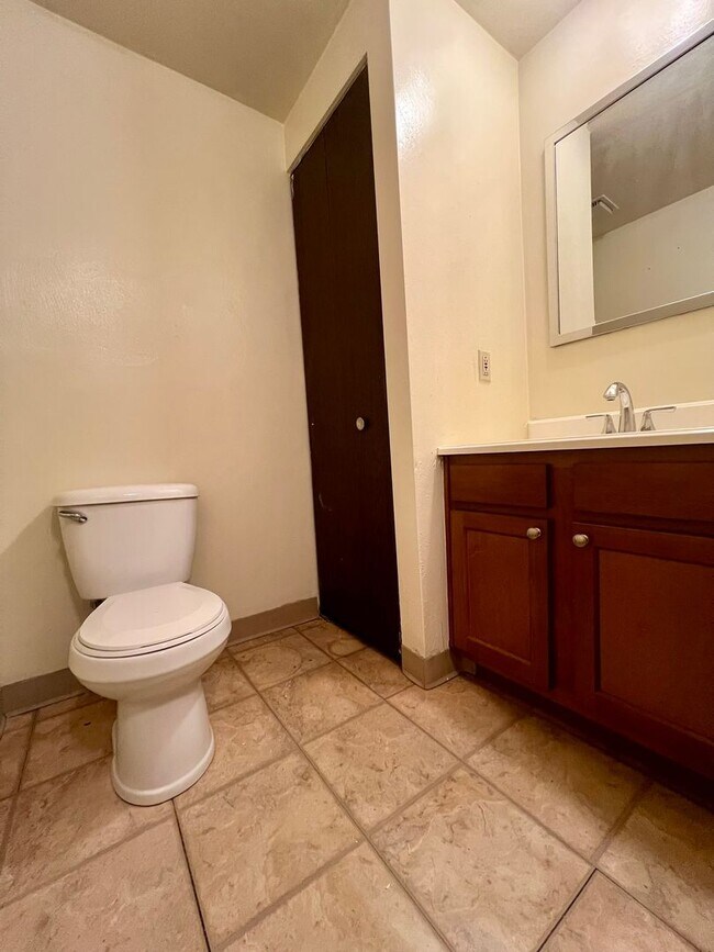 Building Photo - 110 Kellywood Manor