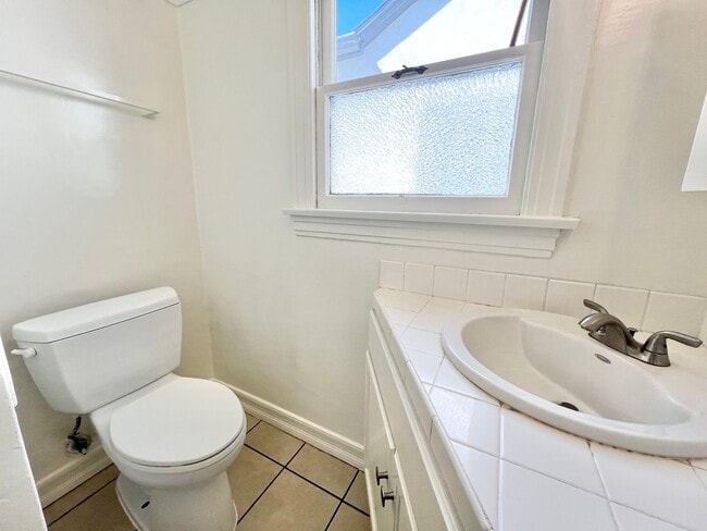 Building Photo - Charming Belmont Shore Bungalow close to 2...
