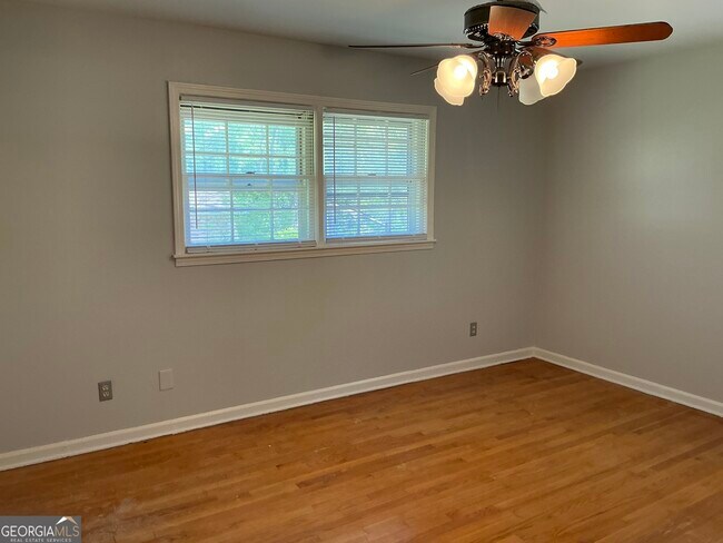 Building Photo - 3988 Rainbow Dr