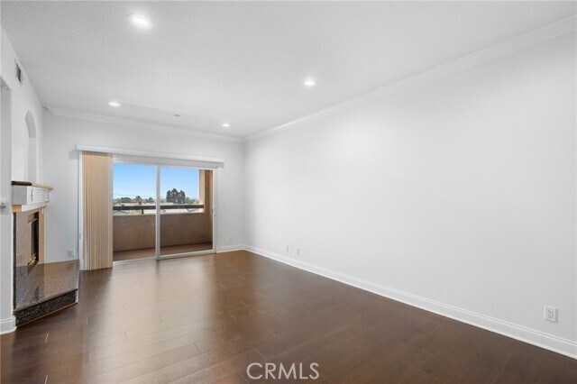 Building Photo - 540 E Angeleno Ave