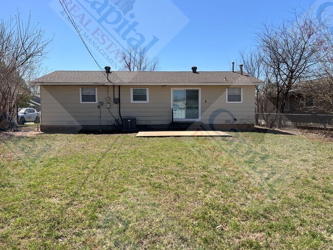 Building Photo - Cute Home Available!