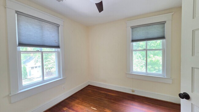 Building Photo - Charming Home in Del Ray