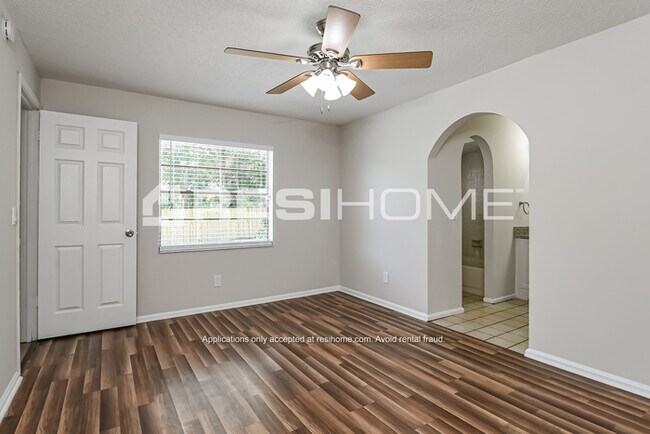 Building Photo - 3848 Beachman Dr