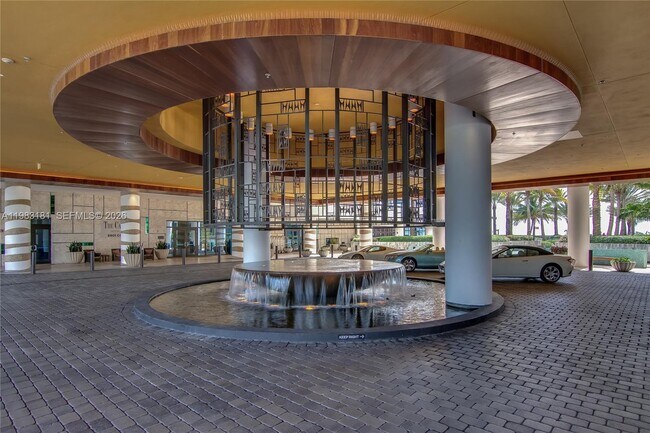 Building Photo - 6801 Collins Ave