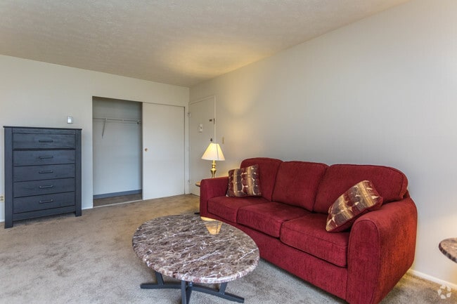 Studio Apartment - Central Park West Apartments & Townhomes