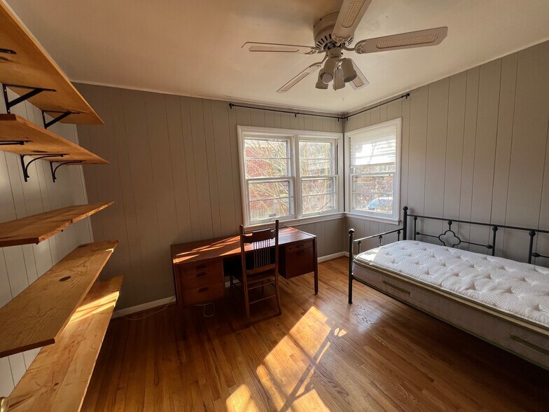 Building Photo - 140 Cree Dr