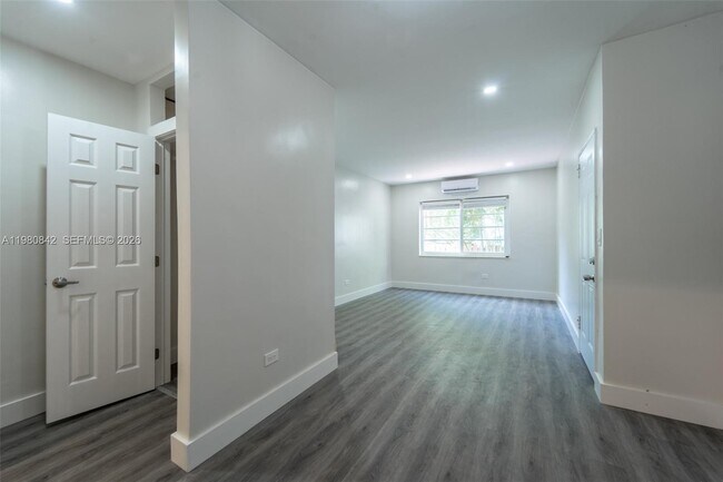 Building Photo - 1537 Jefferson Ave