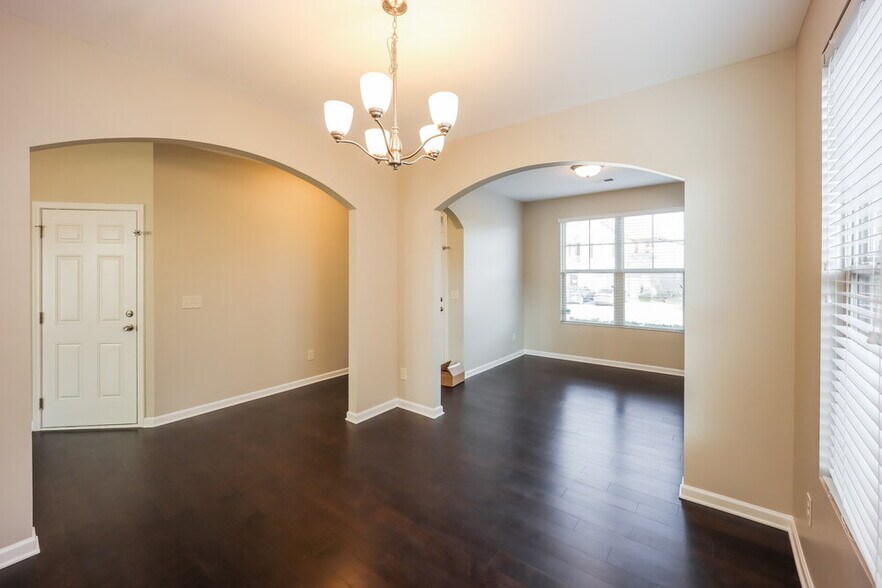Building Photo - 5259 Cantbury Way