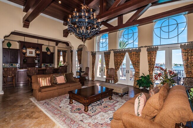 Building Photo - 521 Mandalay Ave