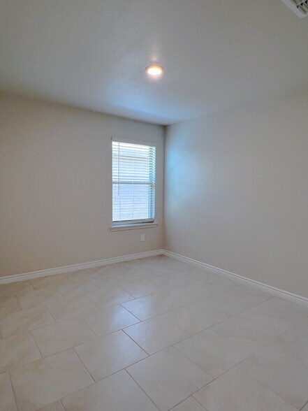 Building Photo - 7538 Breese Ln