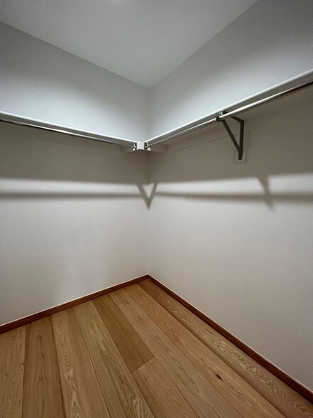 Building Photo - 2938 Kalmia Ave