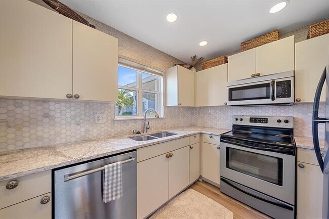 Building Photo - 851 Audubon Dr