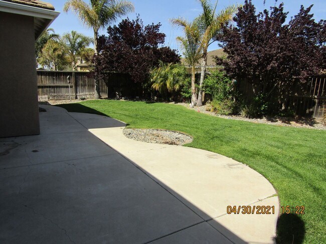 Building Photo - Centrally Located Single Story Home in Traditions