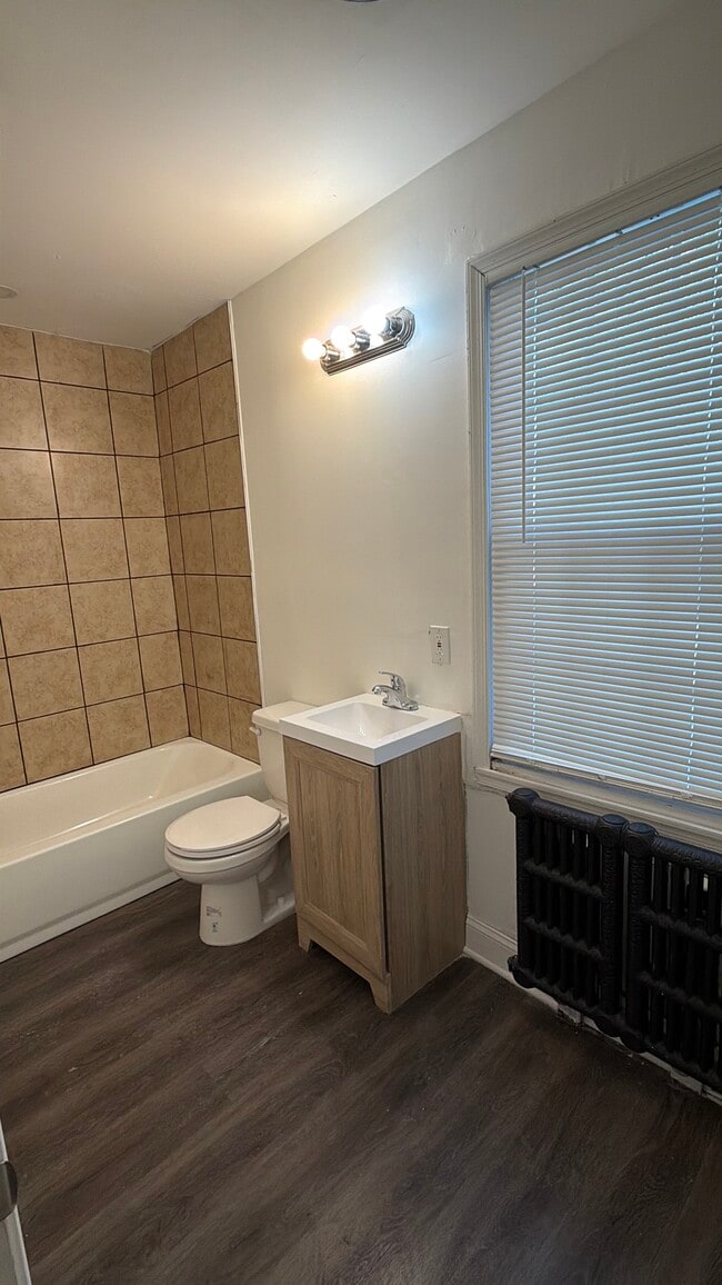 Building Photo - 1815 W 2nd St