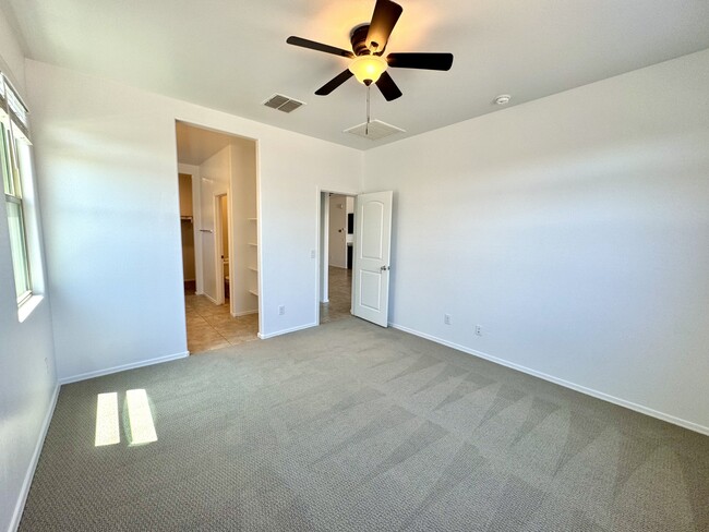 Building Photo - 17875 N Pietra Rd