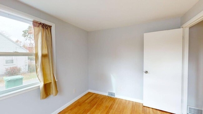 Building Photo - 97 Linton St