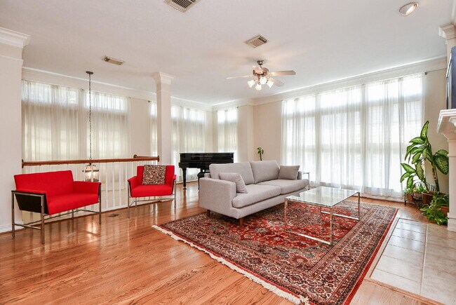 Building Photo - Furnished Montrose rental close to everyth...