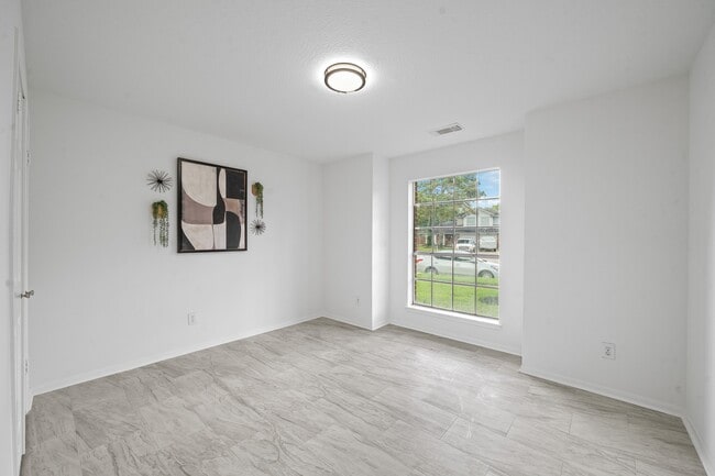 Building Photo - 22719 Old Church Ln