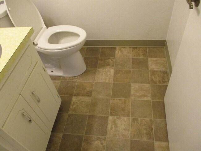 Building Photo - 4279 River Rd