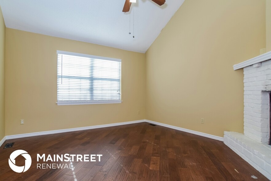 Building Photo - 1126 E Elizabeth St