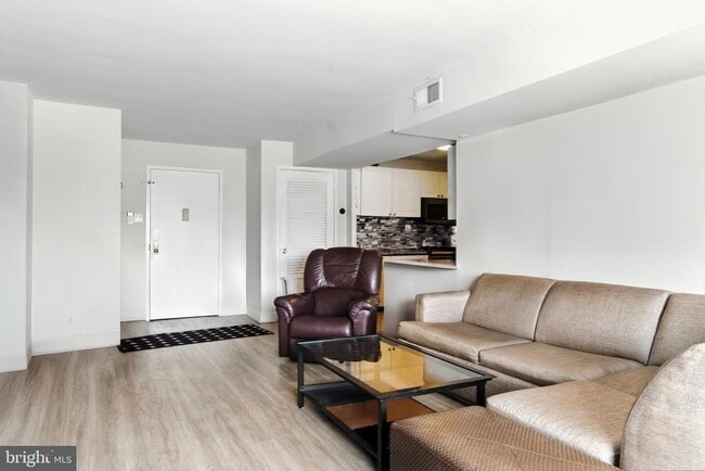 Primary Photo - 5340 Holmes Run Pkwy